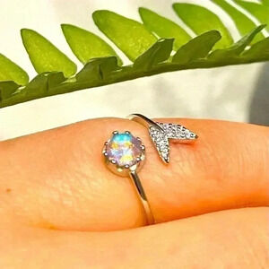 🍀 Gorgeous Sterling Silver 🍀  Shining stones ring